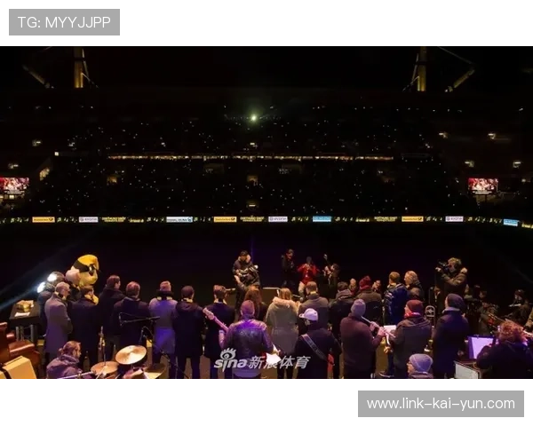 欧冠激战夜,球迷的应援歌曲震撼全场,欧冠歌曲 think about you 欧冠激战夜,球迷的应援歌曲震撼全场,欧冠歌曲 think about you